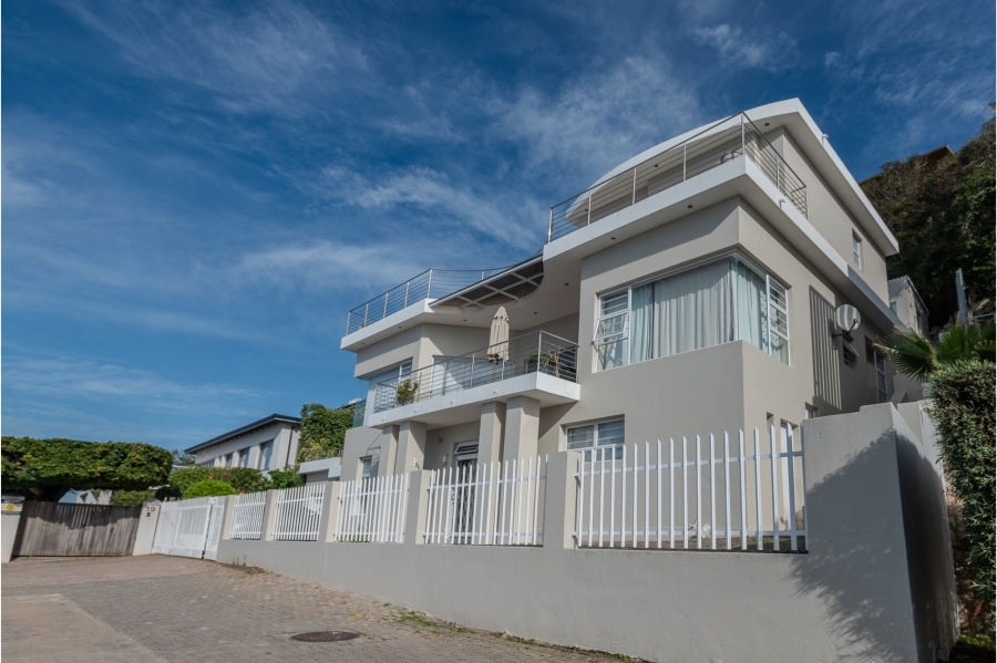 To Let 3 Bedroom Property for Rent in Signal Hill Western Cape